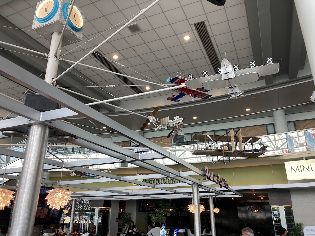 First in Flight Bar - Photo 6