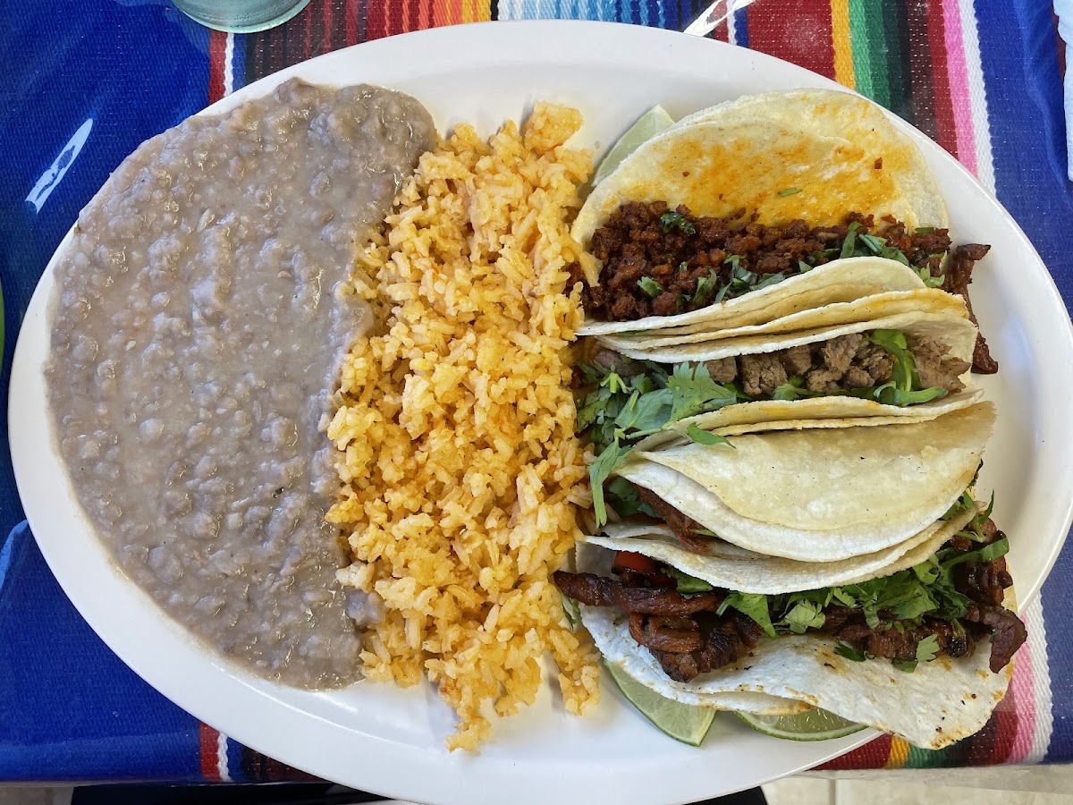 Taqueria La Gloria - Photo 1