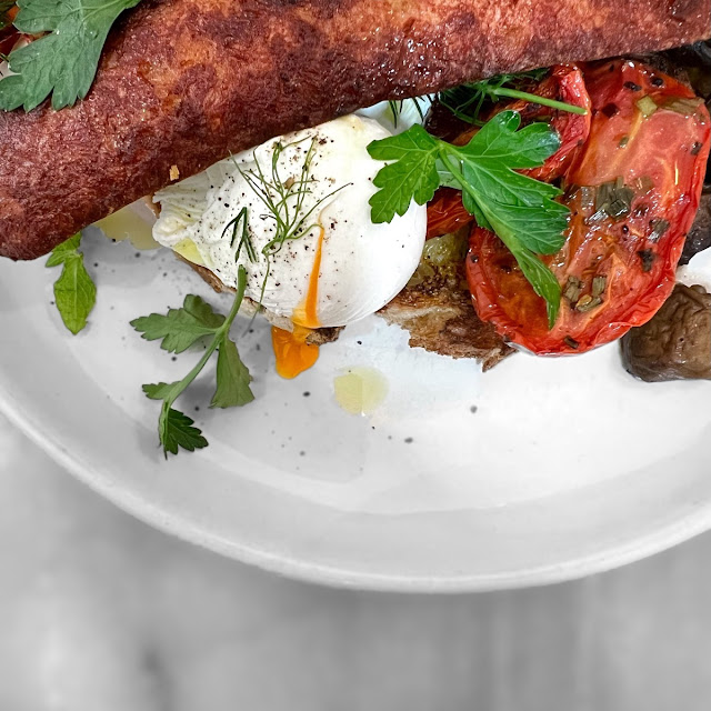 Avocado Poached Eggs