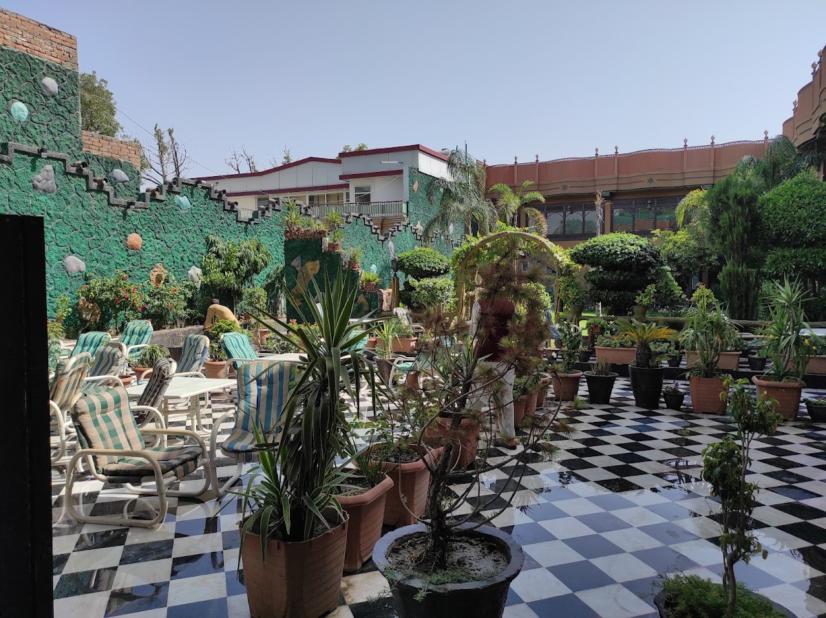 Green Hut Pizza Restaurant - Photo 2