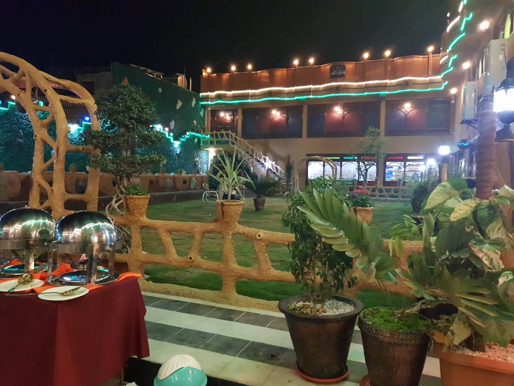 Green Hut Pizza Restaurant - Photo 3