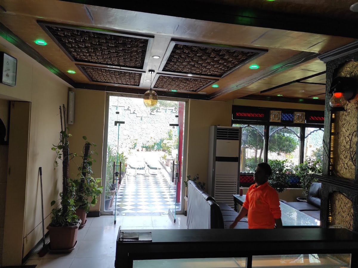 Green Hut Pizza Restaurant - Photo 4