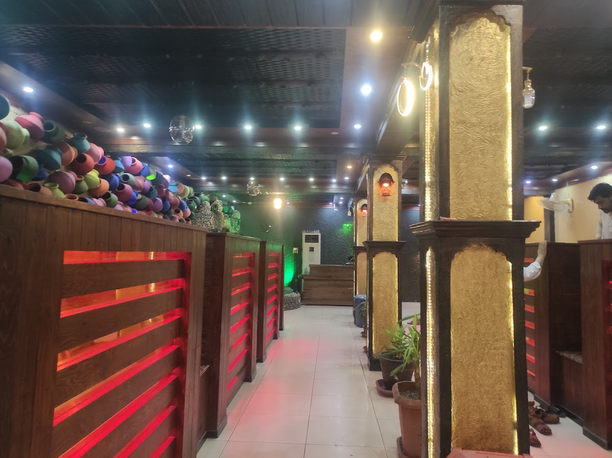 Green Hut Pizza Restaurant - Photo 5
