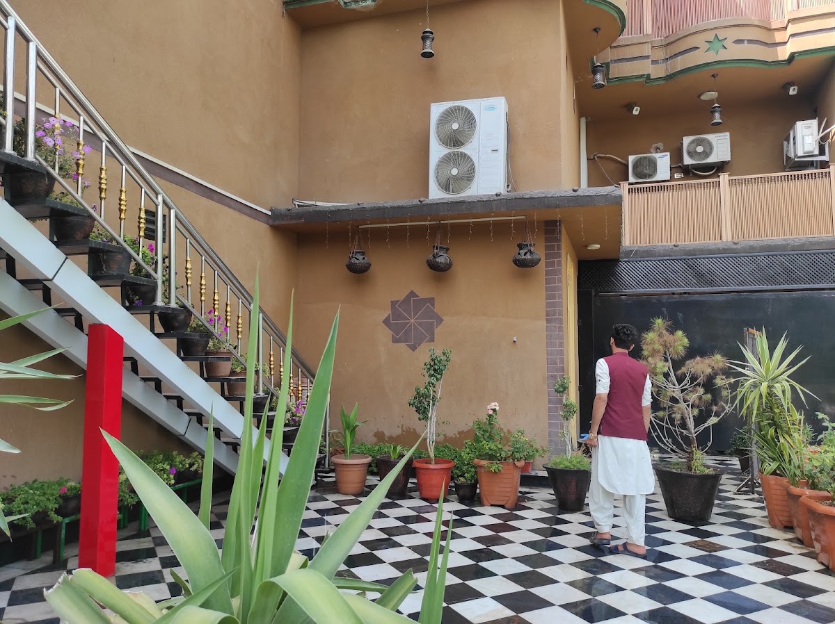 Green Hut Pizza Restaurant - Photo 8