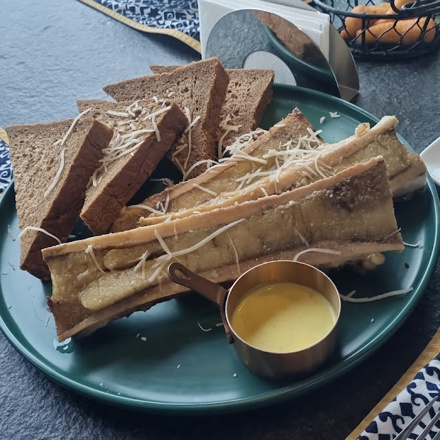 Garlic Bread with Bone Marrow