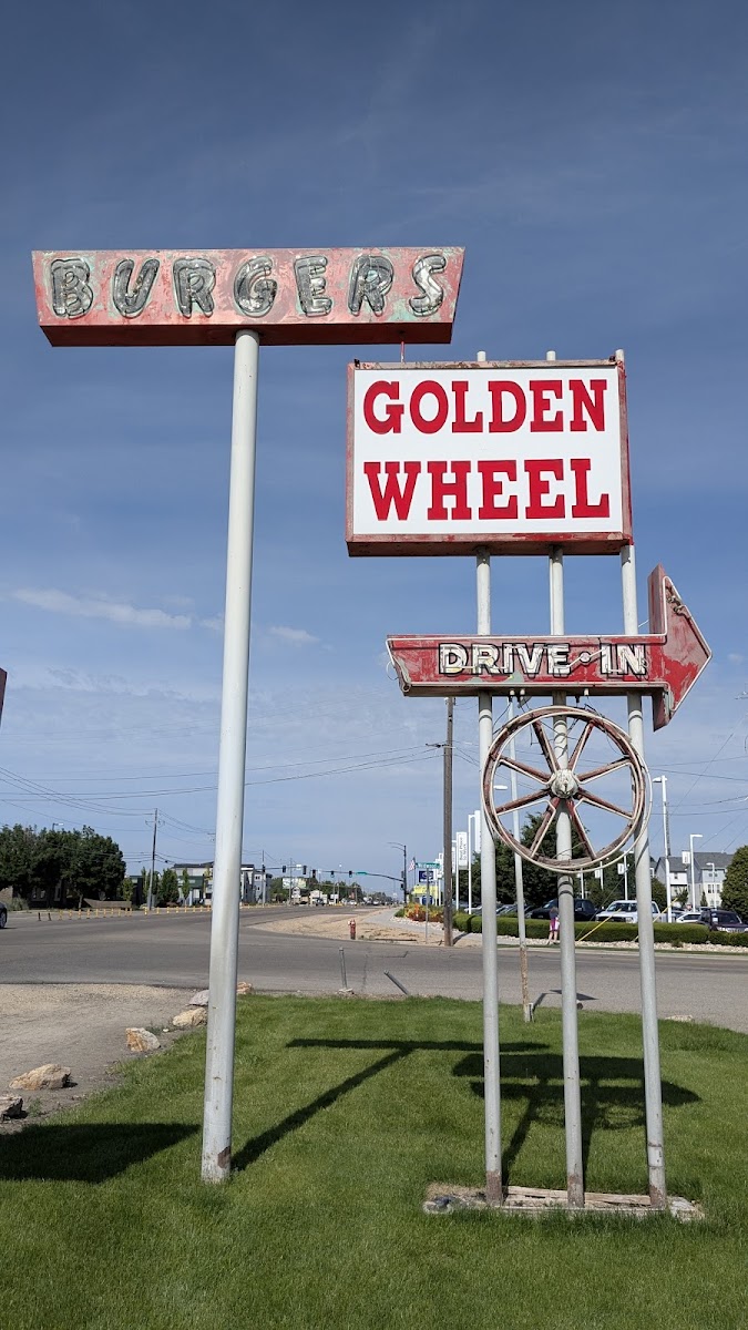 Golden Wheel Drive-In - Photo 2