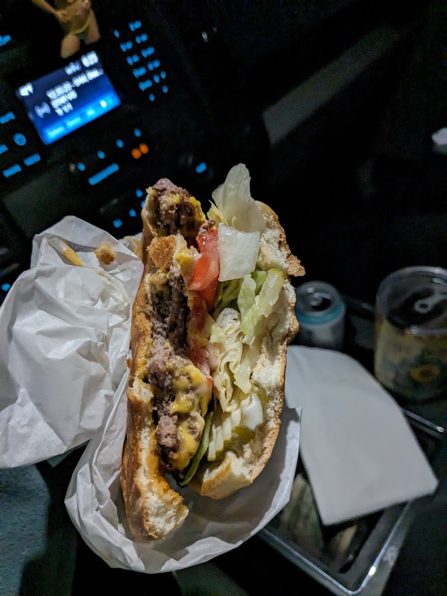 Golden Wheel Drive-In - Photo 3