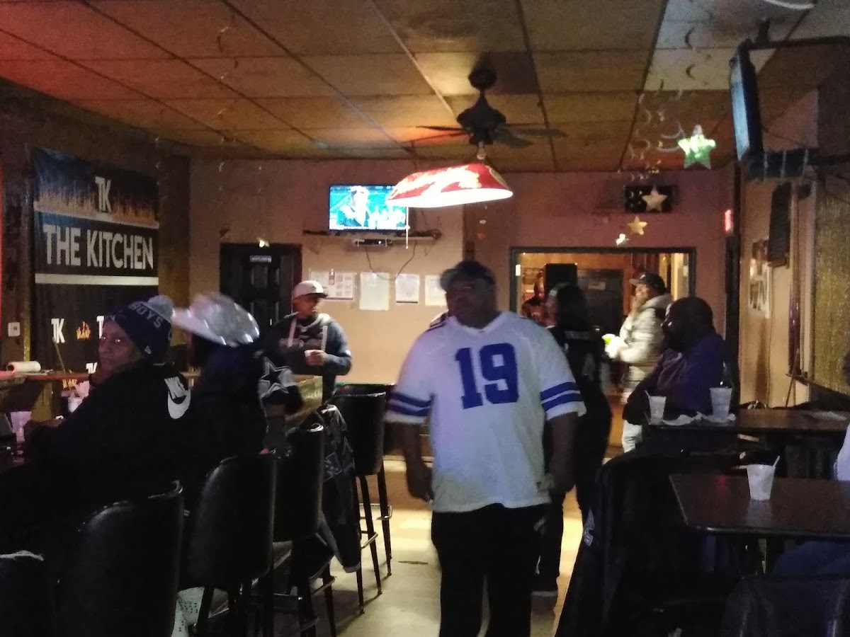 Benny's Bistro on Olden - Photo 1