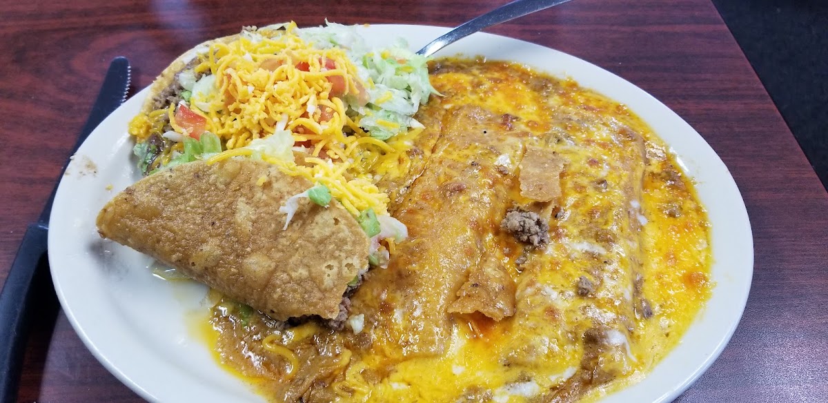 Gonzalez Cafe - Photo 6
