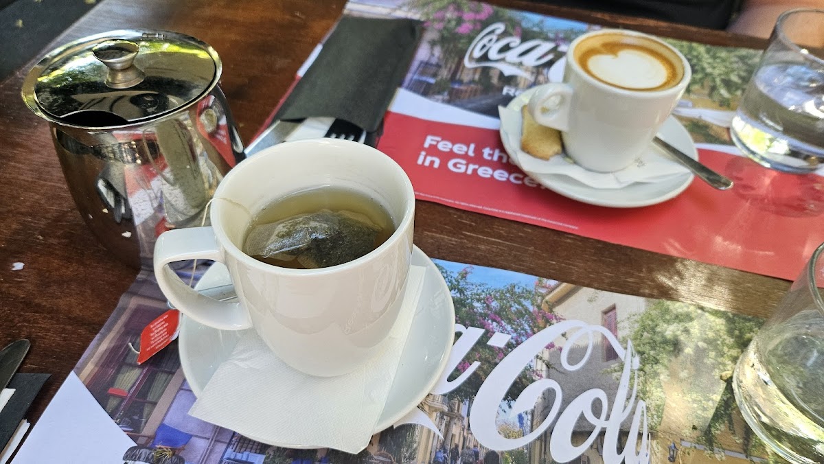 Plakaki Cafe - Photo 6