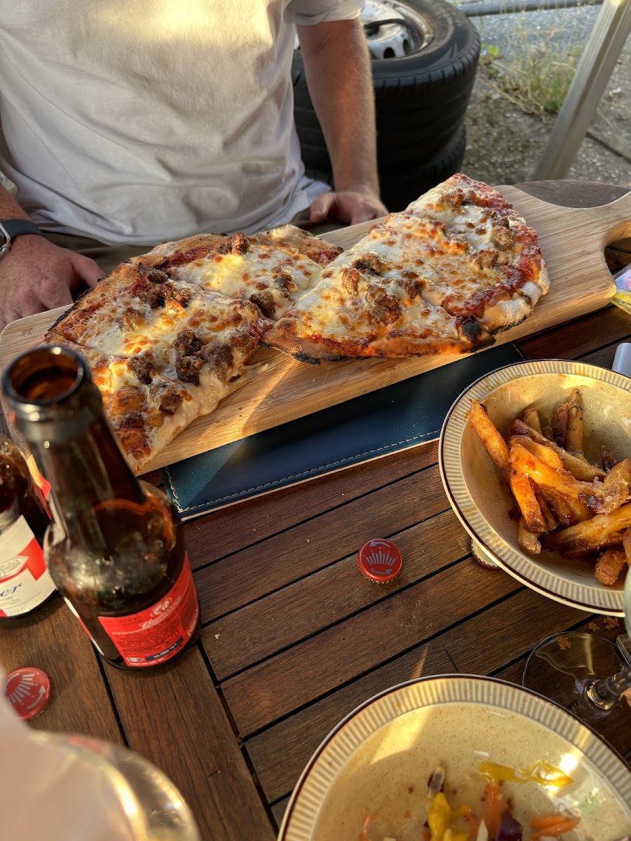 Rob's Filling Station - Photo 9