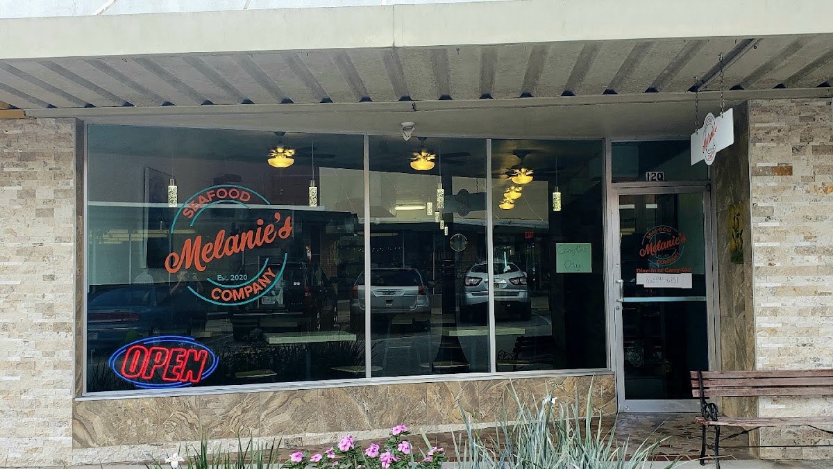 Melanie's Seafood Company - Photo 9