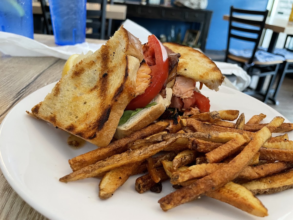 Melanie's Seafood Company - Photo 4