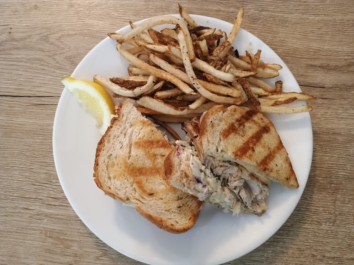 Melanie's Seafood Company - Photo 6