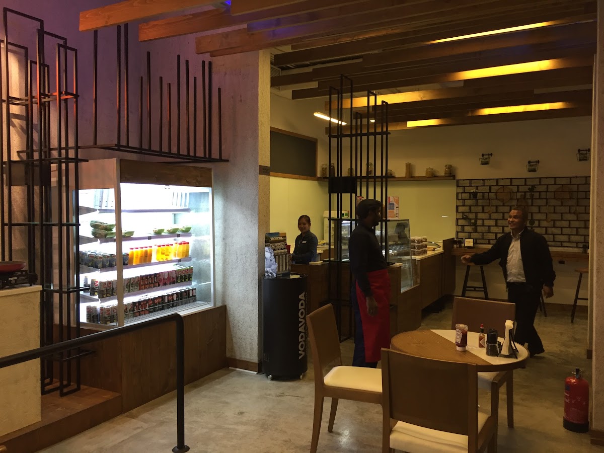 Health Studio Restaurant & Cafe