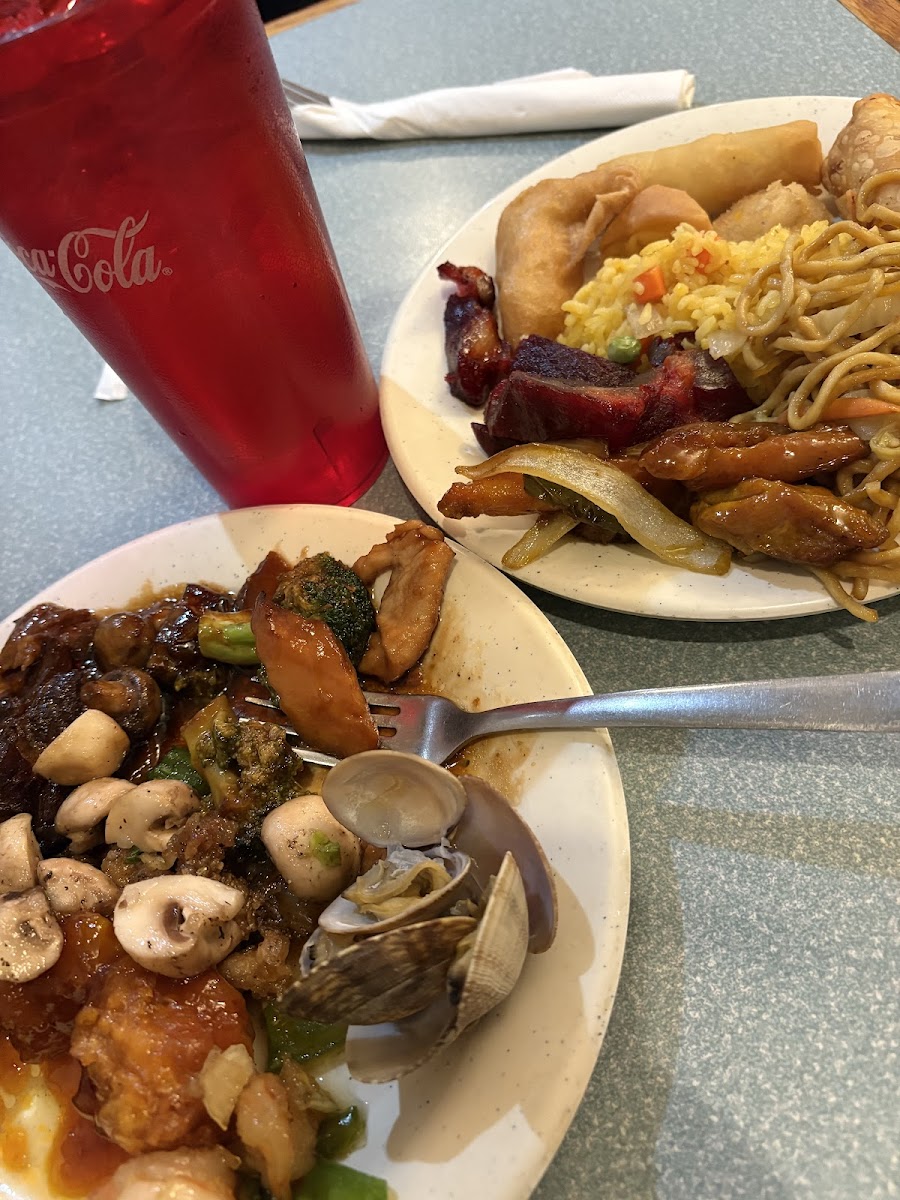 Manchu Buffet - Photo 1