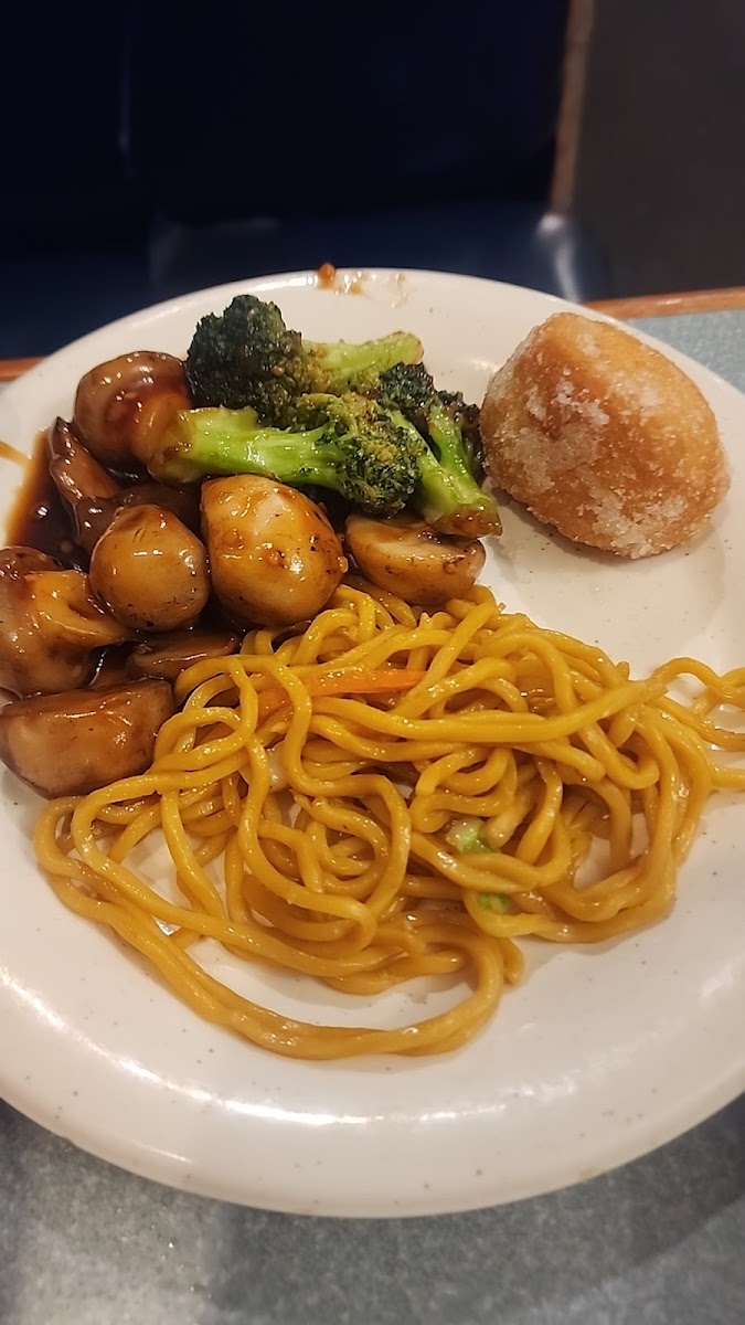 Manchu Buffet - Photo 2