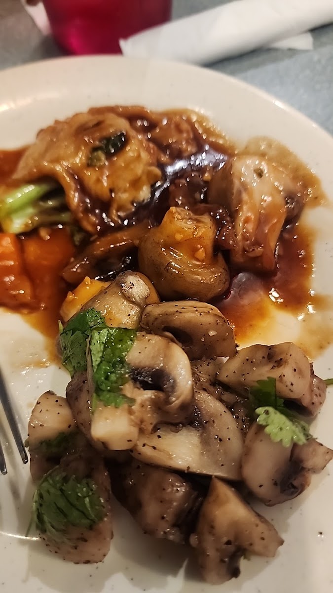 Manchu Buffet - Photo 3