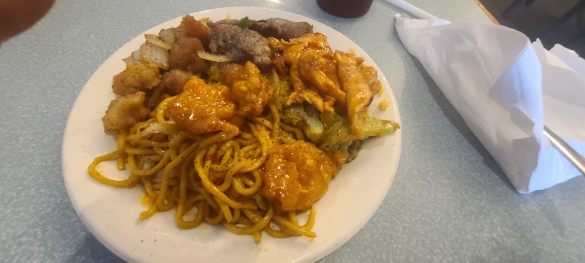 Manchu Buffet - Photo 4