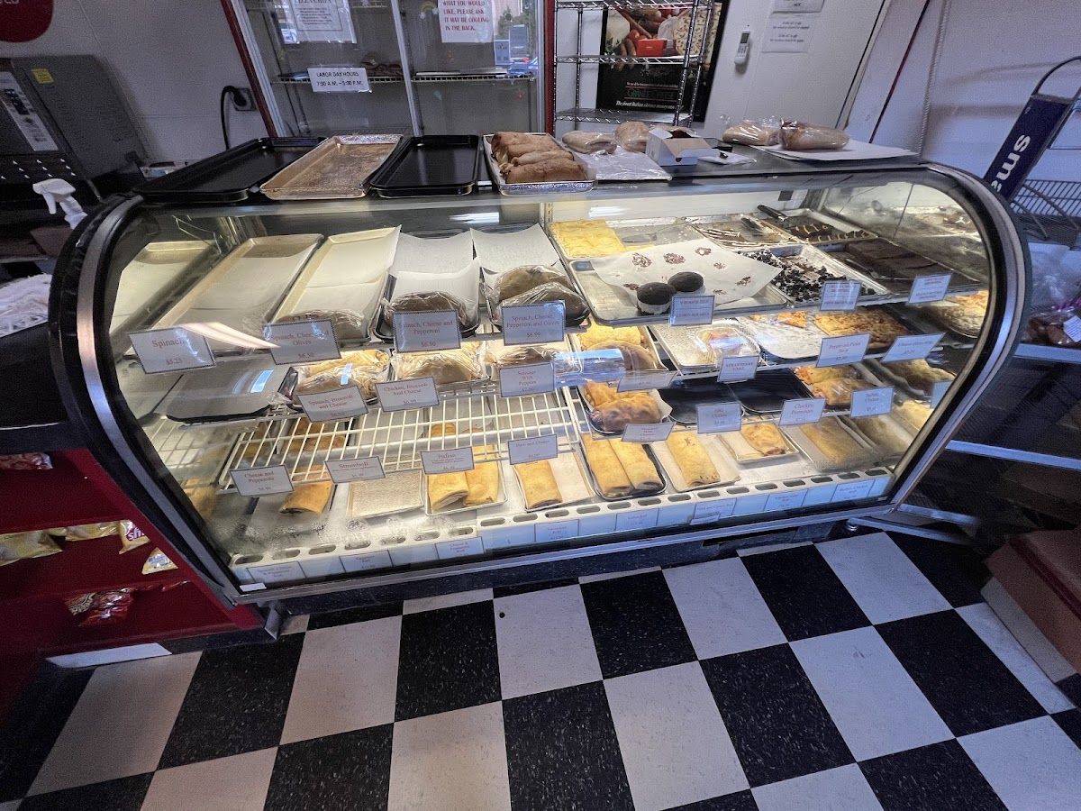 De Petrillo's Pizza & Bakery - Photo 8