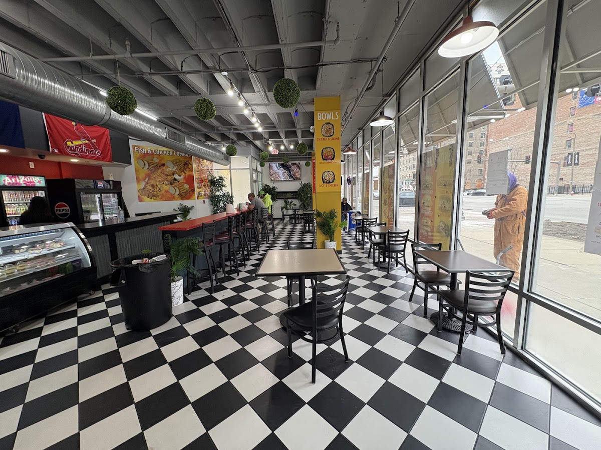 STL City Grill - Photo 6