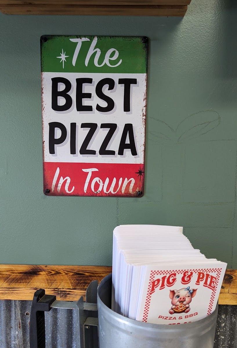 Pig & Pie - Photo 3