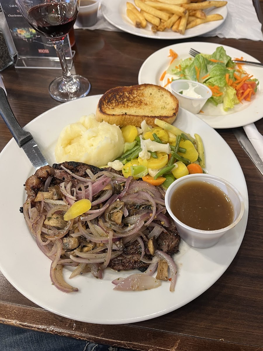 The Boss Breakfast & Steakhouse - Photo 2