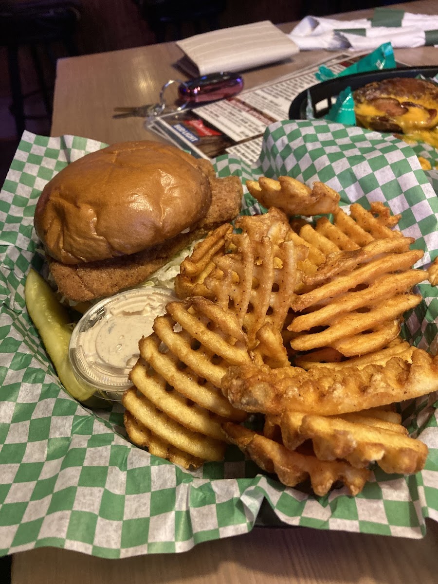 Dawn's Corner Bar & Grill - Photo 1