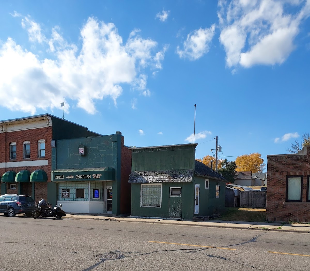 Dawn's Corner Bar & Grill - Photo 2