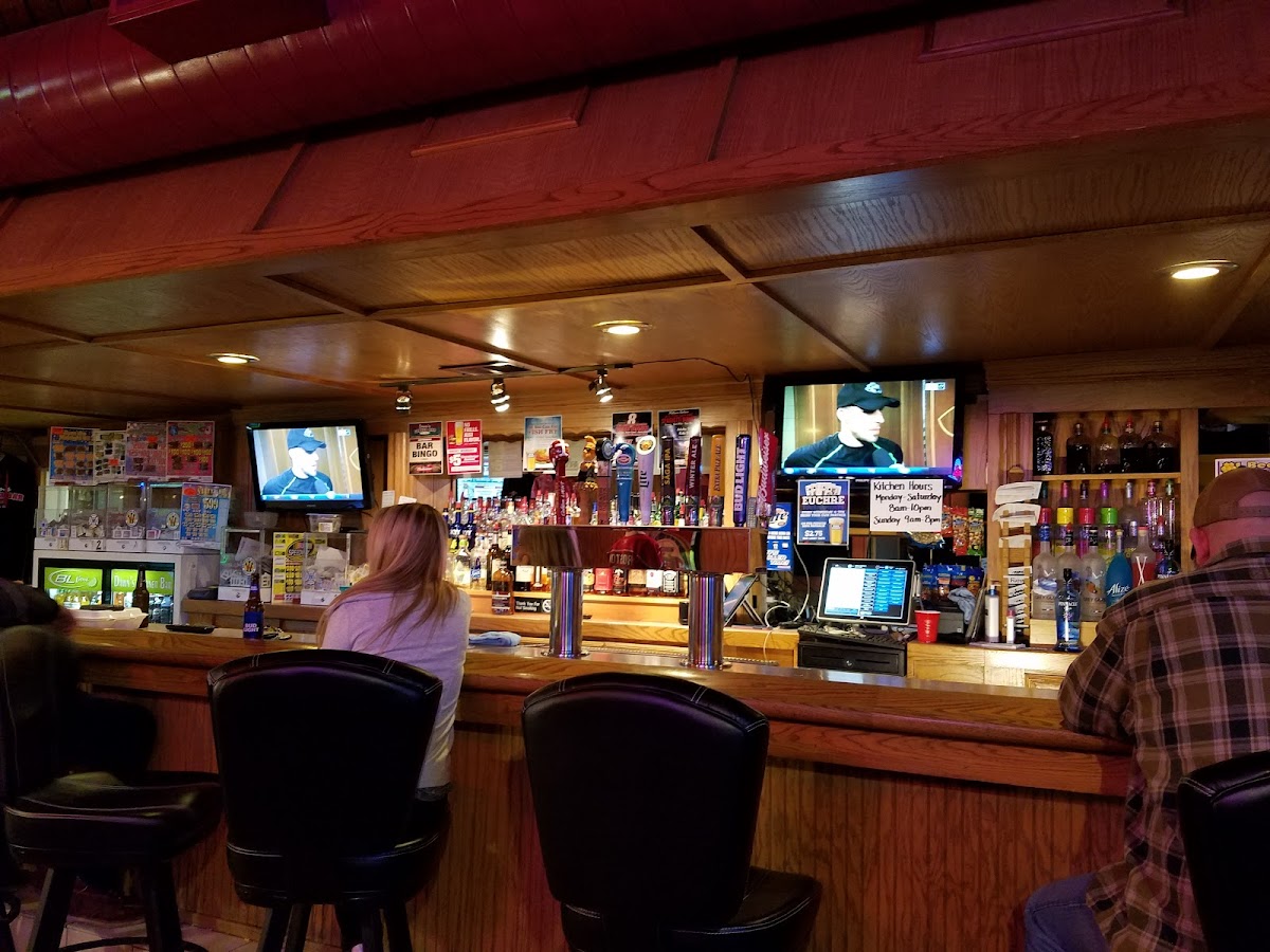 Dawn's Corner Bar & Grill - Photo 3
