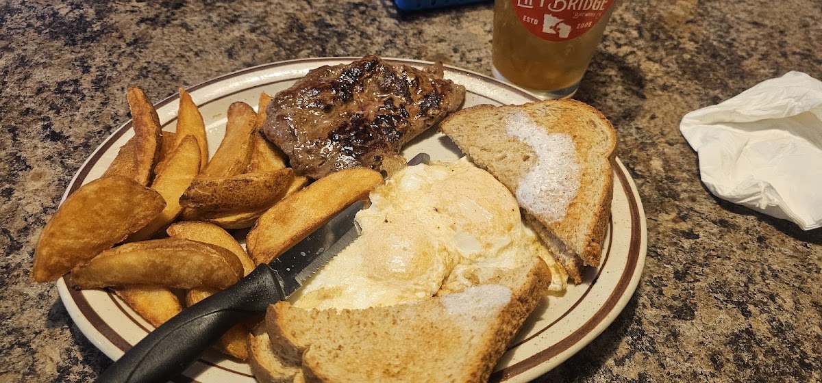 Dawn's Corner Bar & Grill - Photo 4