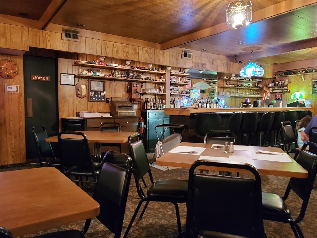 D & K Hickory House Restaurant - Photo 2