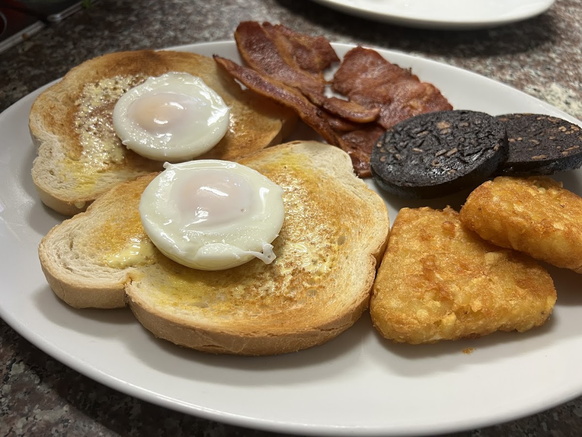 Gatwick Pop Inn Cafe - Photo 7