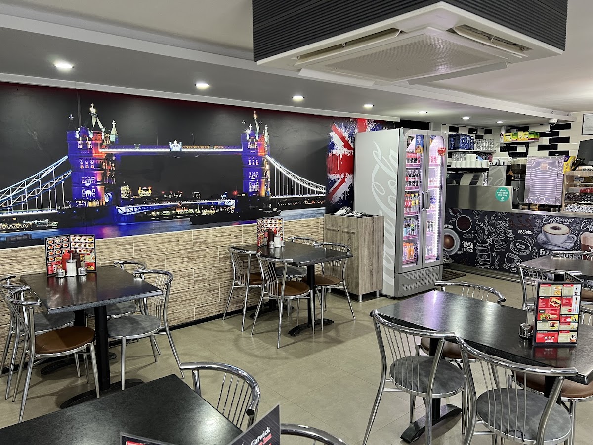 Gatwick Pop Inn Cafe - Photo 8