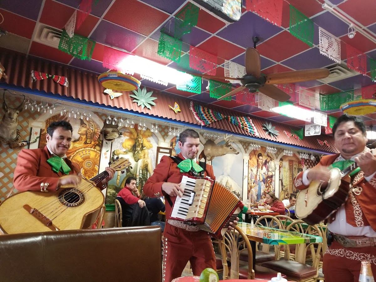 Mi Salvador Mexicano - Photo 5