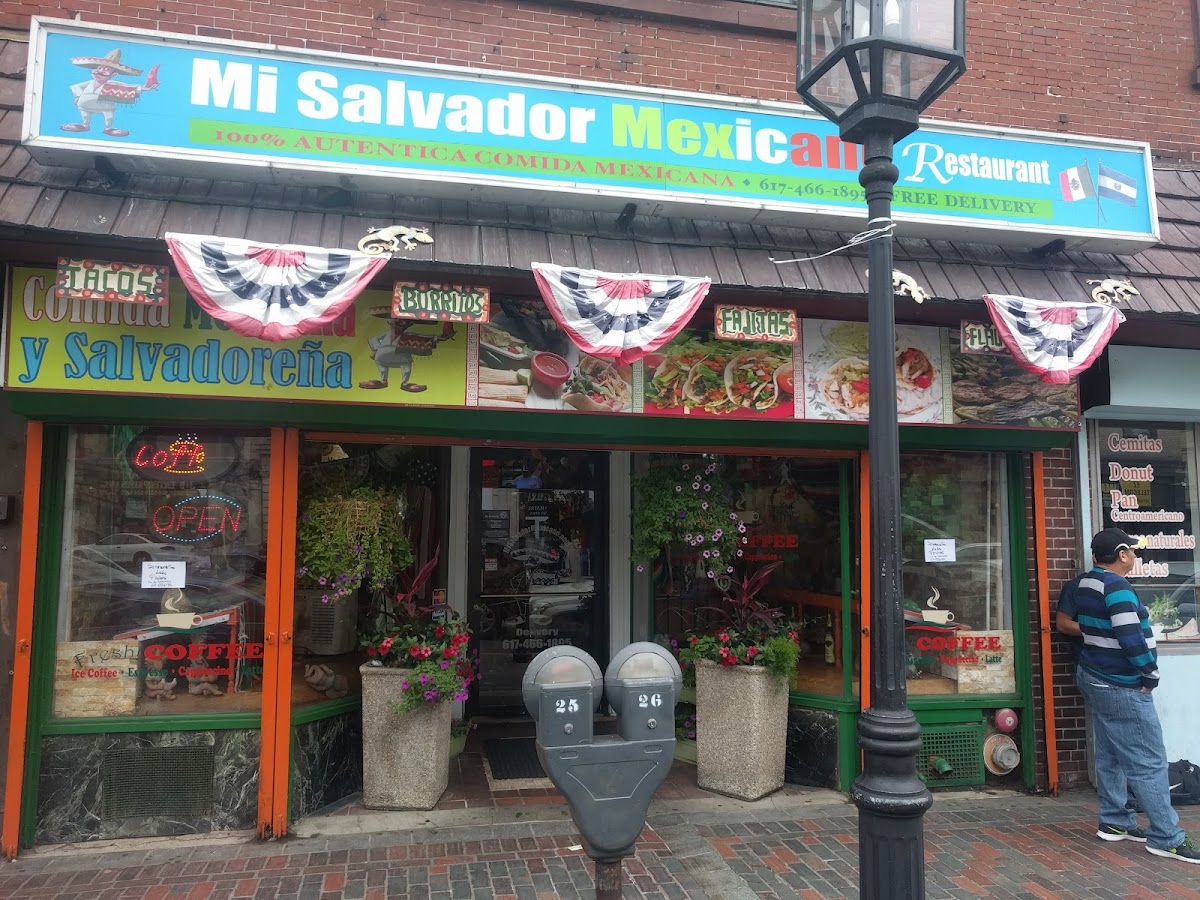 Mi Salvador Mexicano - Photo 6