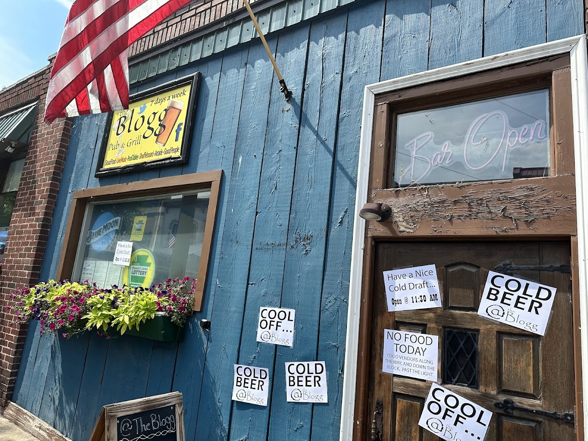 Blogg Pub & Grill