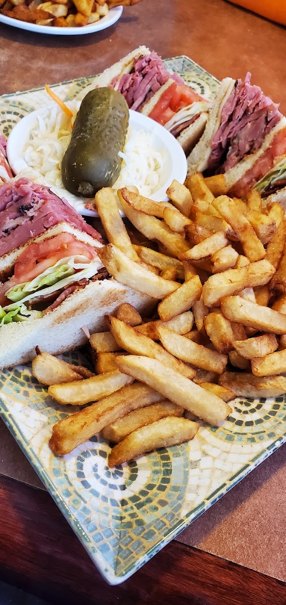 Chenoy's Deli - Photo 9