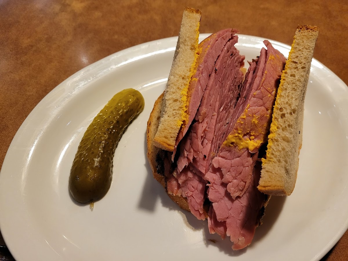 Chenoy's Deli - Photo 3