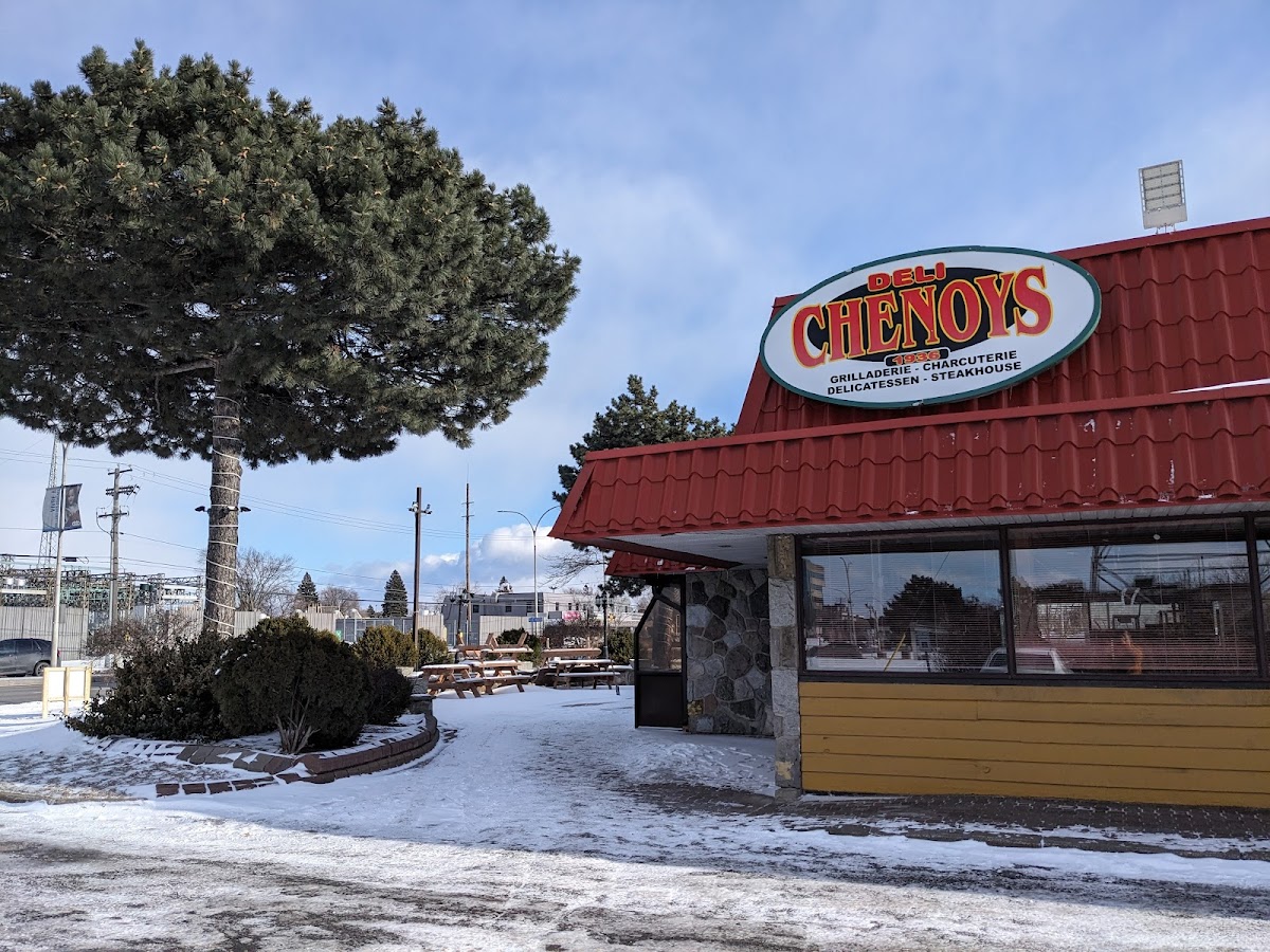 Chenoy's Deli - Photo 4
