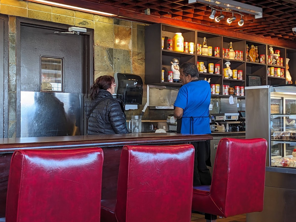 Chenoy's Deli - Photo 6