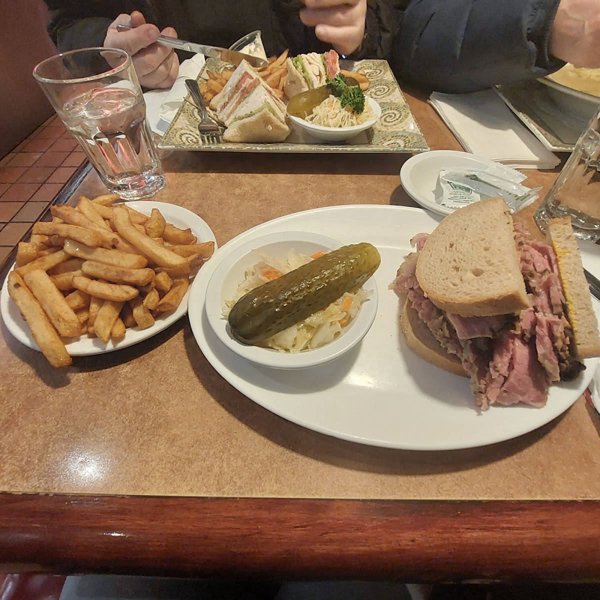 Chenoy's Deli - Photo 7