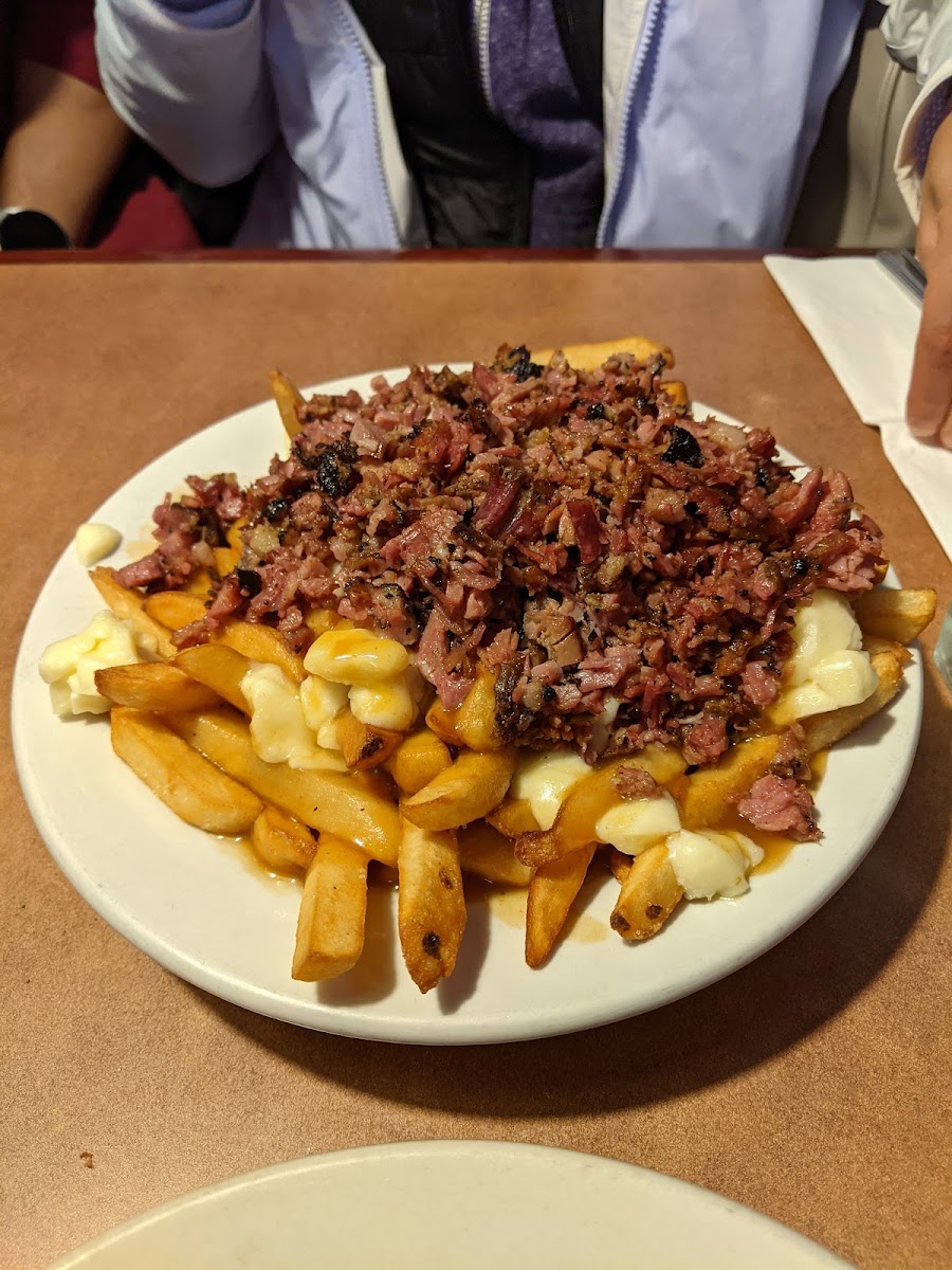 Chenoy's Deli - Photo 8