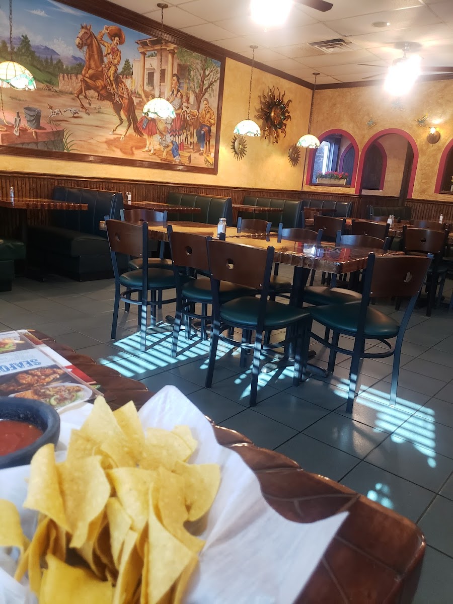 Los Bravos Conyers - Photo 4