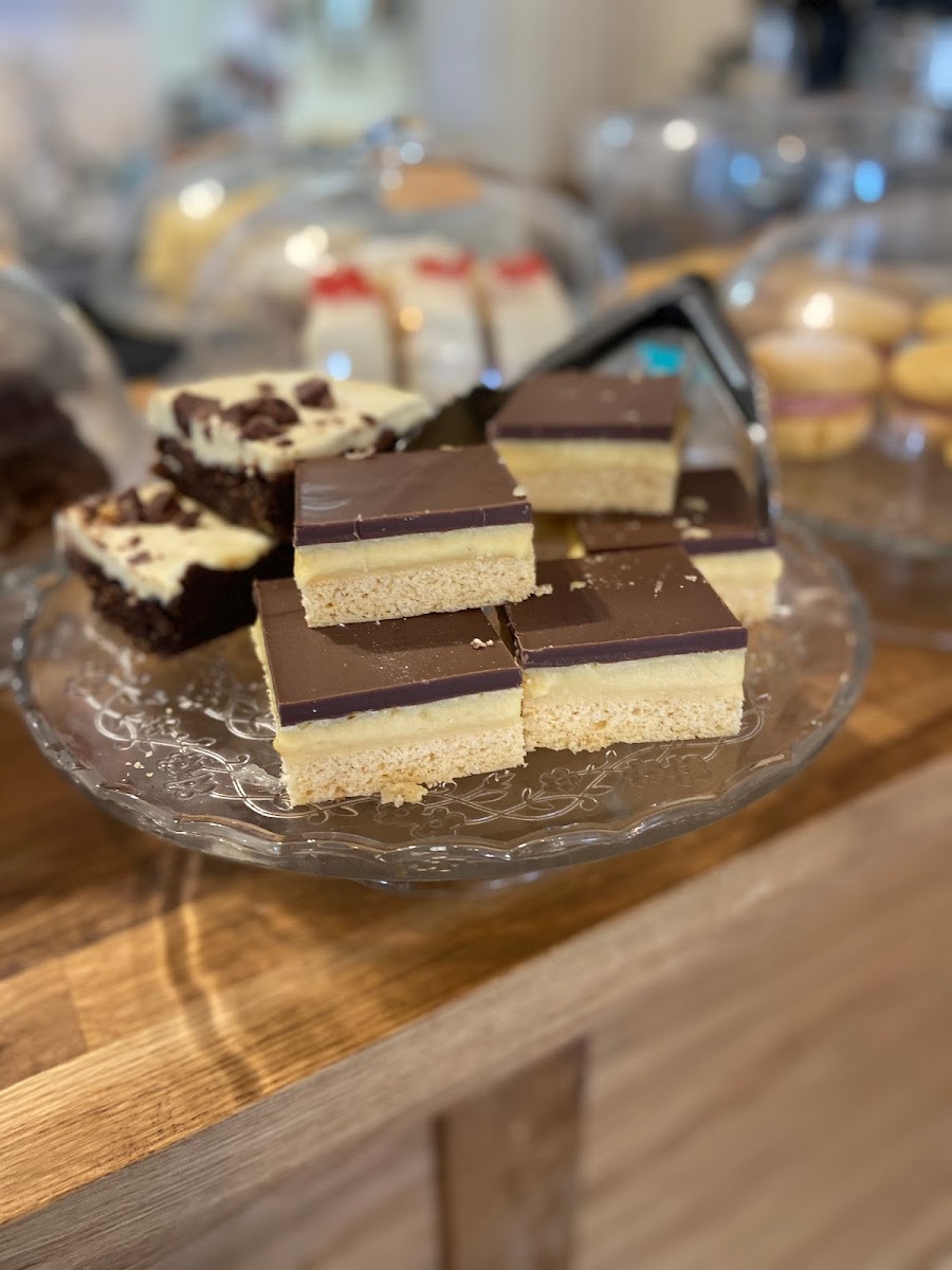 Molly's Delicatessen - Photo 3