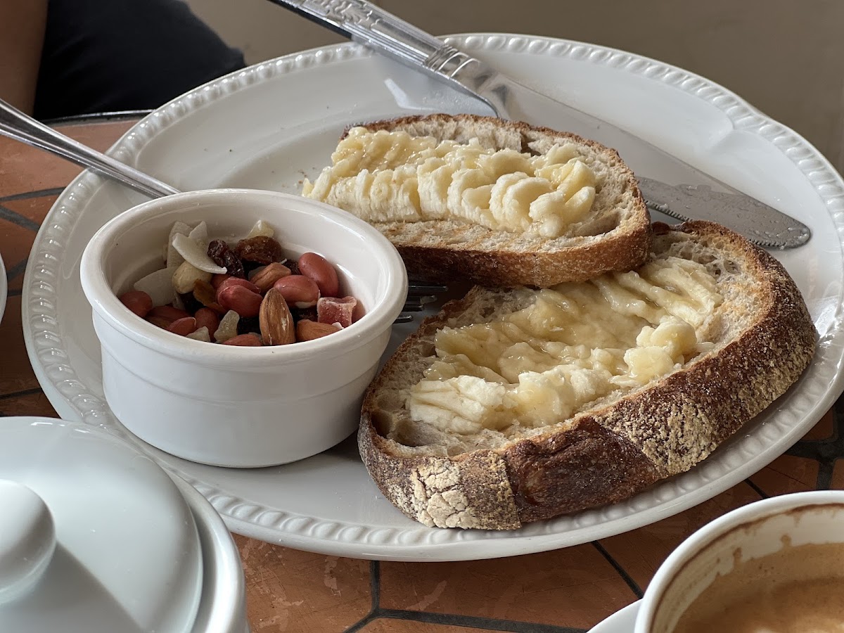 Molly's Delicatessen - Photo 5