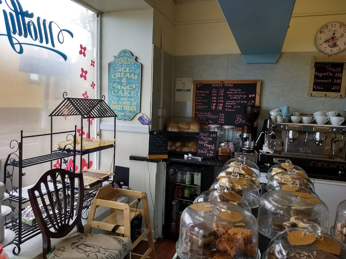 Molly's Delicatessen - Photo 8