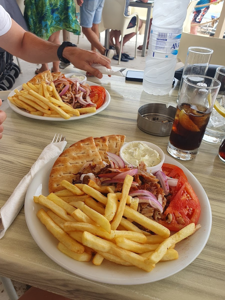 Kalamaki Taverna - Photo 8