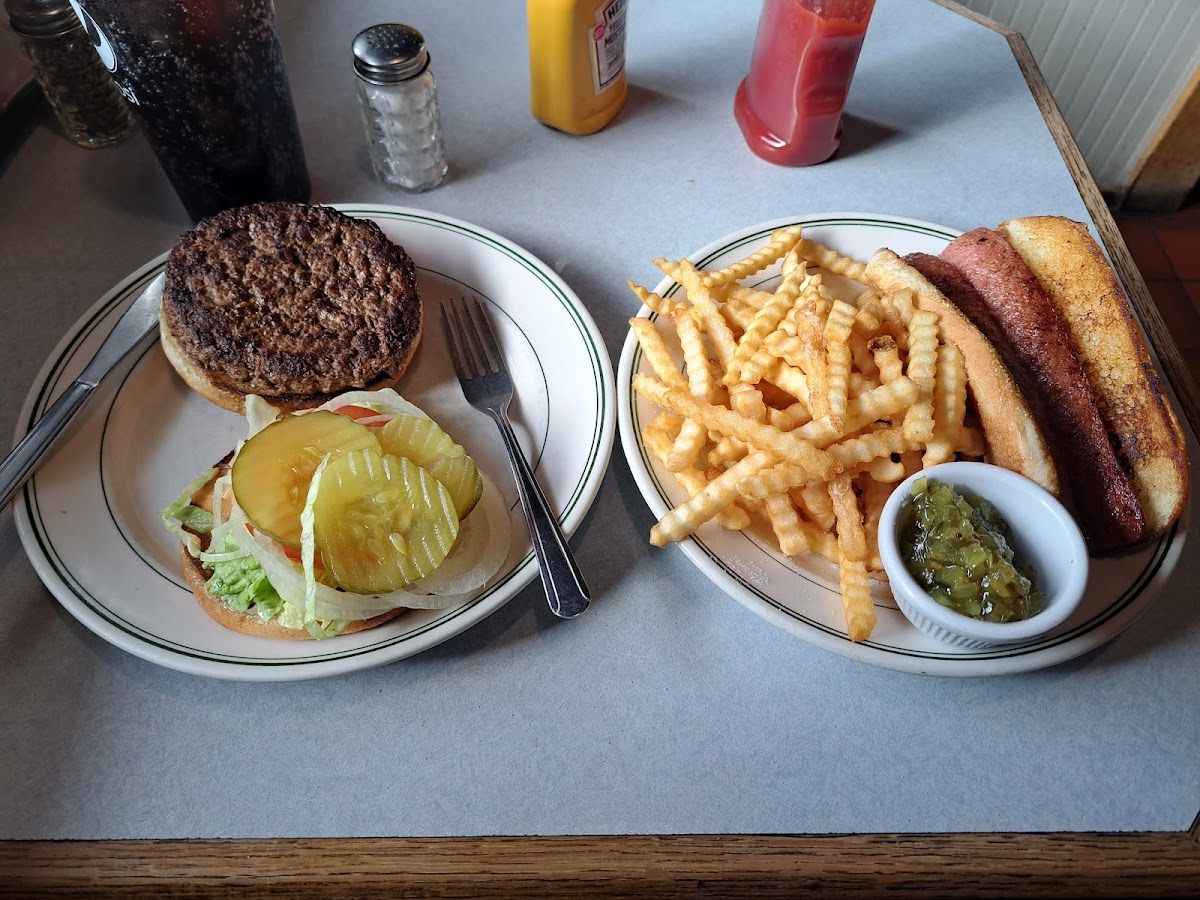 Dutch Treat Restaurant - Photo 3