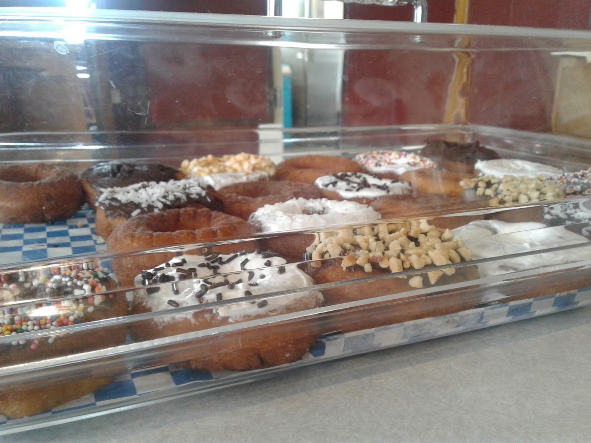 Dutch Treat Restaurant - Photo 6